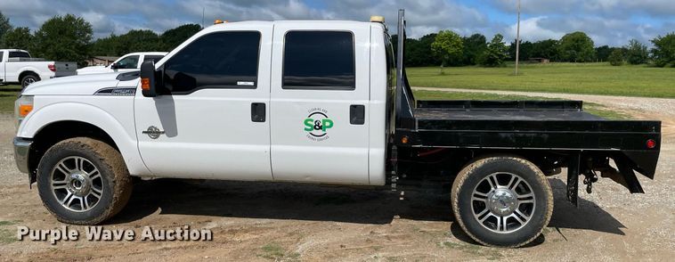 image for item MR9081 2012 Ford F250 Super Duty  Crew Cab flatbed pickup truck