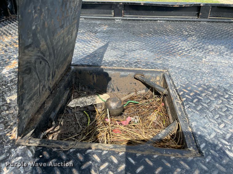 image for item MR9081 2012 Ford F250 Super Duty  Crew Cab flatbed pickup truck