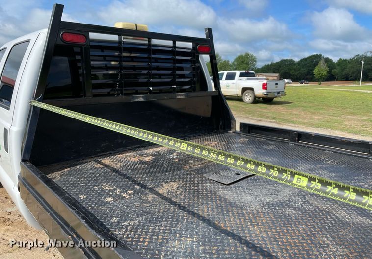 image for item MR9081 2012 Ford F250 Super Duty  Crew Cab flatbed pickup truck