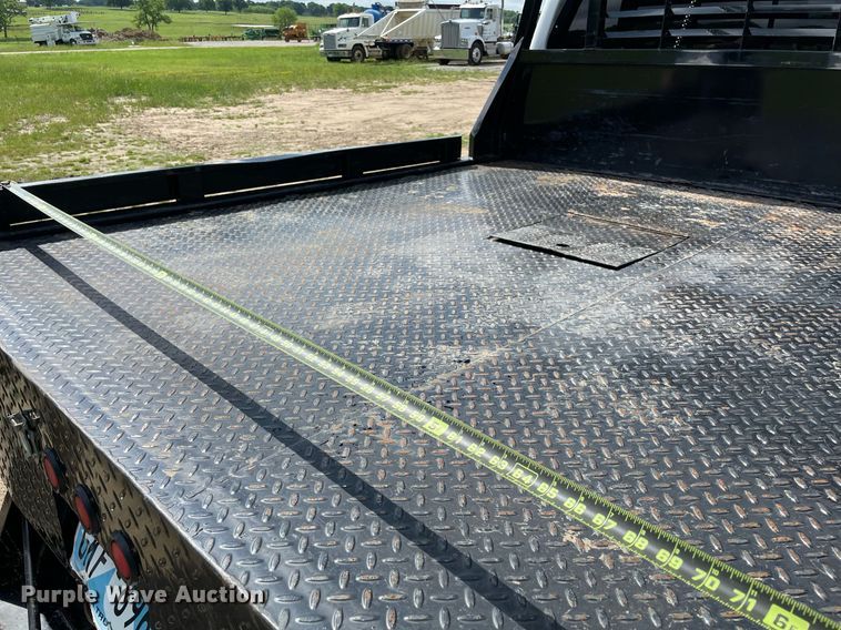 image for item MR9081 2012 Ford F250 Super Duty  Crew Cab flatbed pickup truck