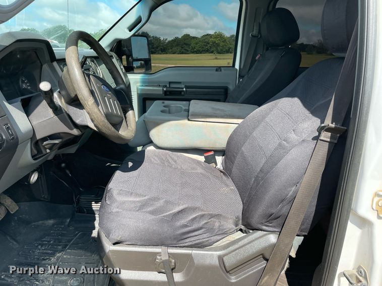 image for item MR9081 2012 Ford F250 Super Duty  Crew Cab flatbed pickup truck