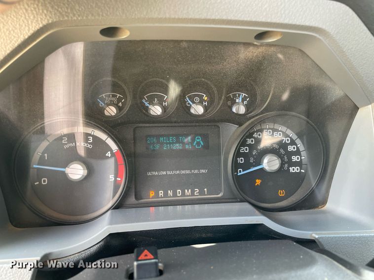 image for item MR9081 2012 Ford F250 Super Duty  Crew Cab flatbed pickup truck