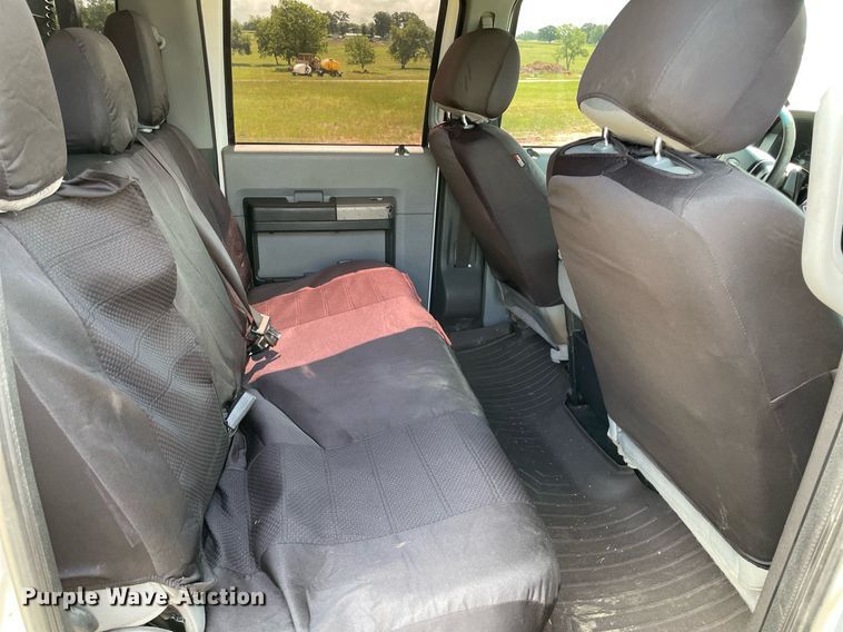 image for item MR9081 2012 Ford F250 Super Duty  Crew Cab flatbed pickup truck