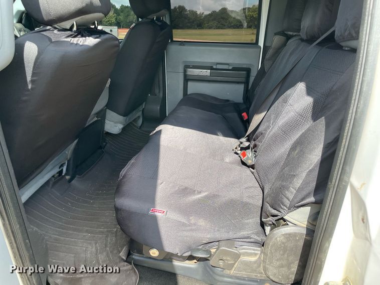 image for item MR9081 2012 Ford F250 Super Duty  Crew Cab flatbed pickup truck