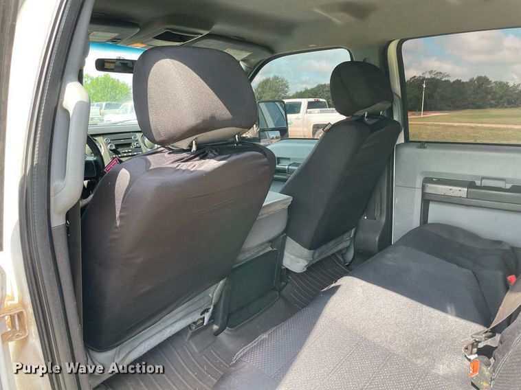 image for item MR9081 2012 Ford F250 Super Duty  Crew Cab flatbed pickup truck