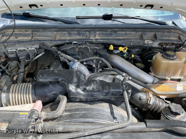 image for item MR9081 2012 Ford F250 Super Duty  Crew Cab flatbed pickup truck