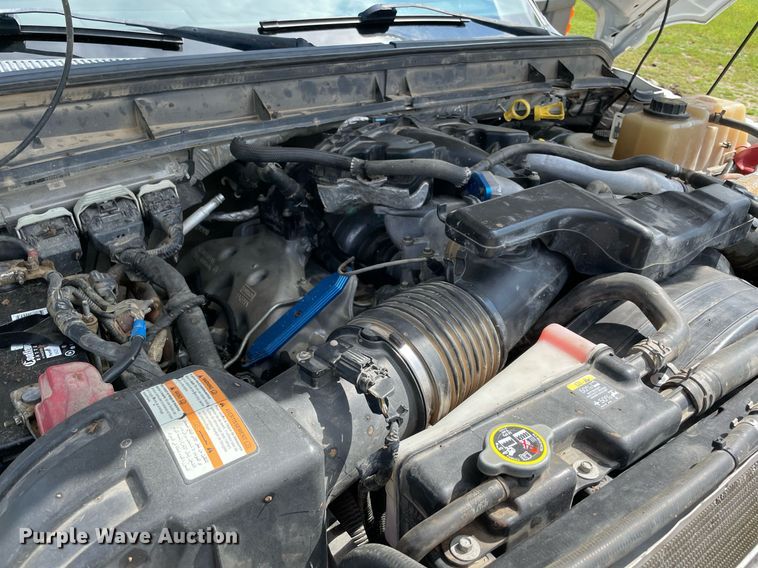 image for item MR9081 2012 Ford F250 Super Duty  Crew Cab flatbed pickup truck