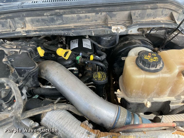 image for item MR9081 2012 Ford F250 Super Duty  Crew Cab flatbed pickup truck