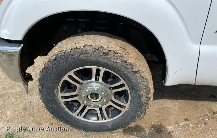 image for item MR9081 2012 Ford F250 Super Duty  Crew Cab flatbed pickup truck