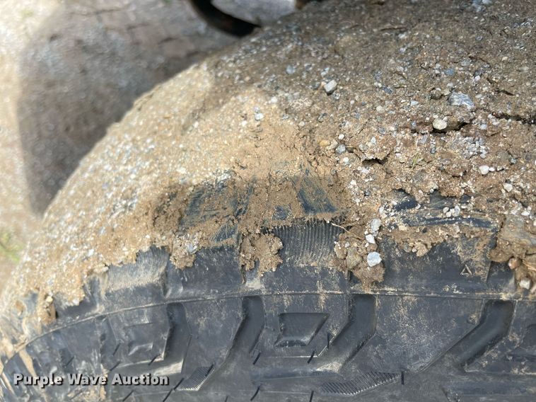 image for item MR9081 2012 Ford F250 Super Duty  Crew Cab flatbed pickup truck