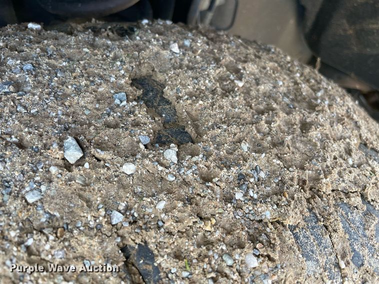 image for item MR9081 2012 Ford F250 Super Duty  Crew Cab flatbed pickup truck