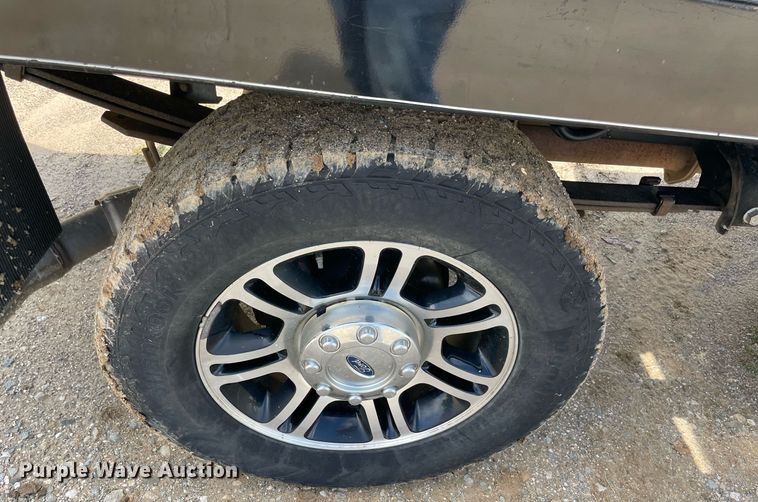 image for item MR9081 2012 Ford F250 Super Duty  Crew Cab flatbed pickup truck