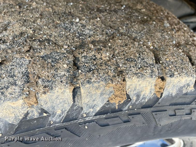 image for item MR9081 2012 Ford F250 Super Duty  Crew Cab flatbed pickup truck