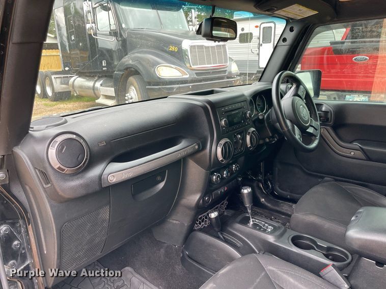 image for item MR9082 2017 Jeep Wrangler Unlimited Sport  SUV