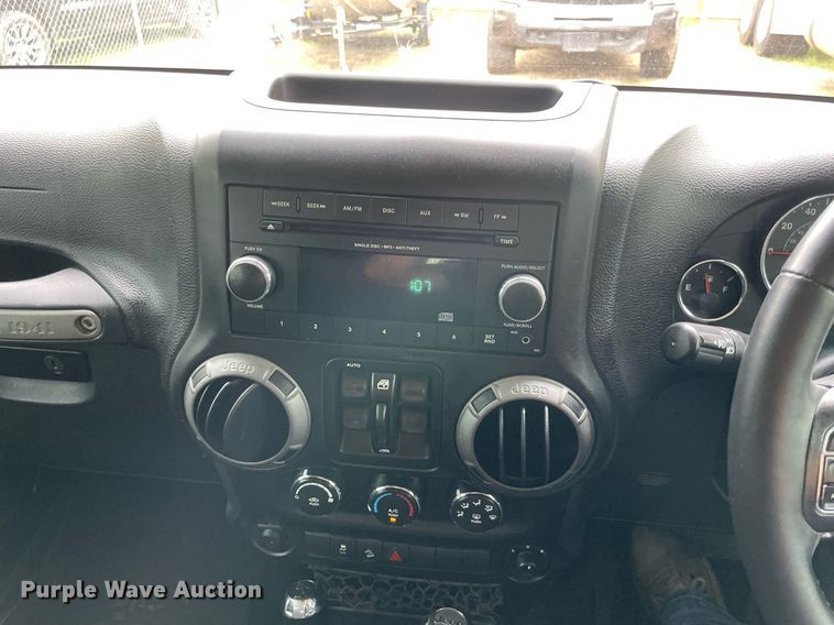 image for item MR9082 2017 Jeep Wrangler Unlimited Sport  SUV