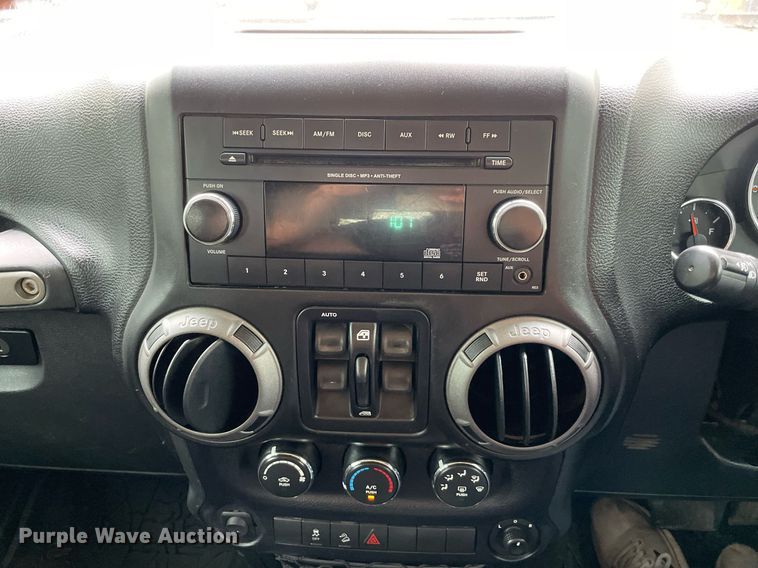 image for item MR9082 2017 Jeep Wrangler Unlimited Sport  SUV