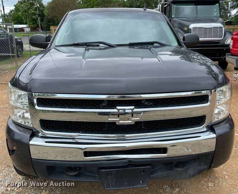 image for item MR9083 2010 Chevrolet Silverado 1500  Ext. Cab pickup truck