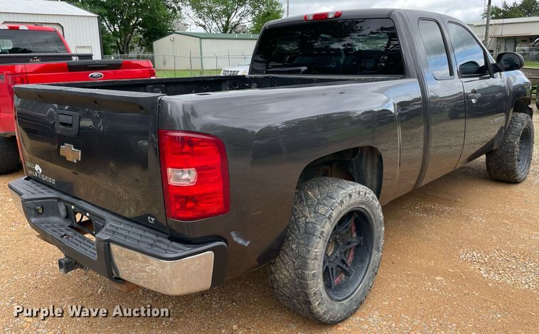 image for item MR9083 2010 Chevrolet Silverado 1500  Ext. Cab pickup truck