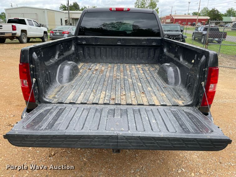 image for item MR9083 2010 Chevrolet Silverado 1500  Ext. Cab pickup truck