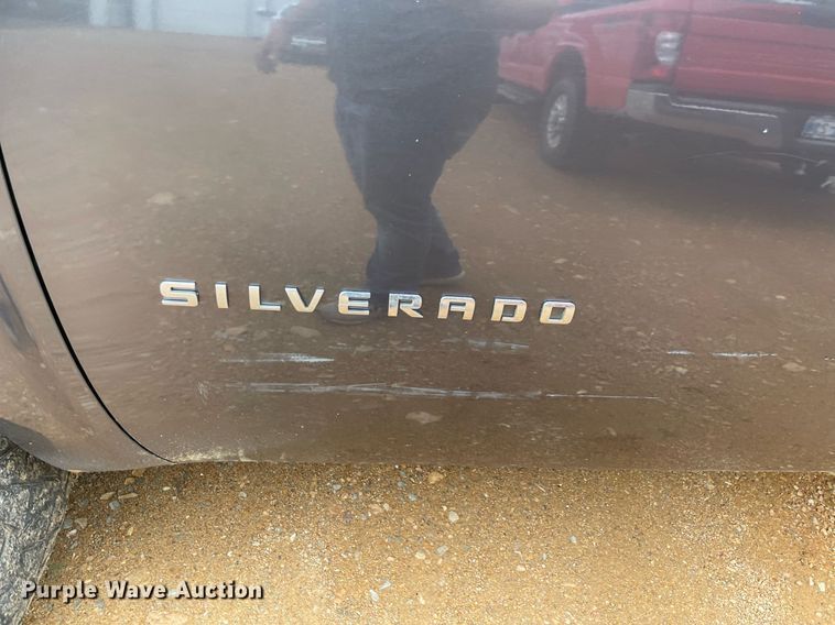 image for item MR9083 2010 Chevrolet Silverado 1500  Ext. Cab pickup truck