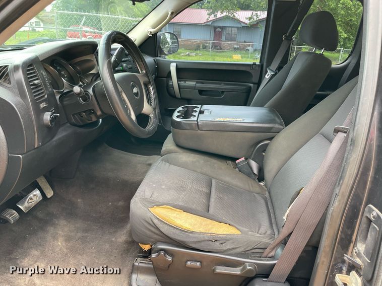 image for item MR9083 2010 Chevrolet Silverado 1500  Ext. Cab pickup truck