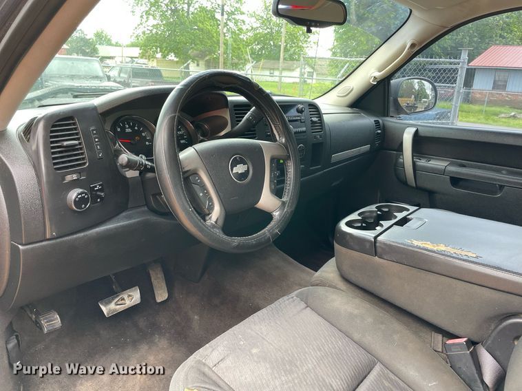 image for item MR9083 2010 Chevrolet Silverado 1500  Ext. Cab pickup truck