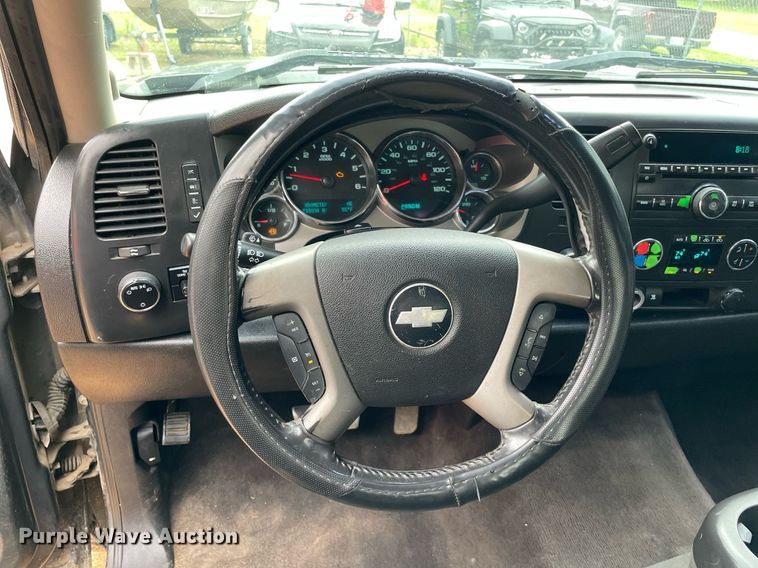 image for item MR9083 2010 Chevrolet Silverado 1500  Ext. Cab pickup truck