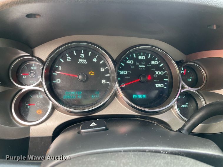 image for item MR9083 2010 Chevrolet Silverado 1500  Ext. Cab pickup truck