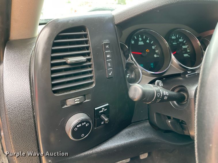 image for item MR9083 2010 Chevrolet Silverado 1500  Ext. Cab pickup truck