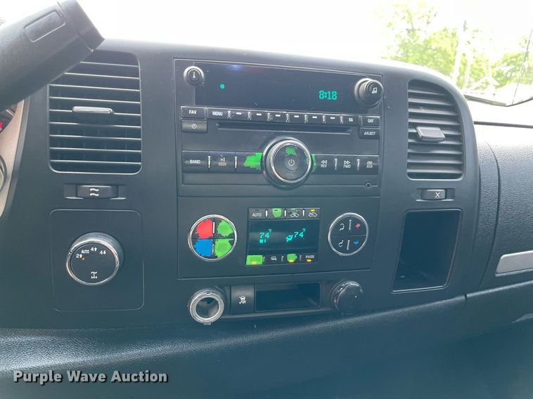 image for item MR9083 2010 Chevrolet Silverado 1500  Ext. Cab pickup truck