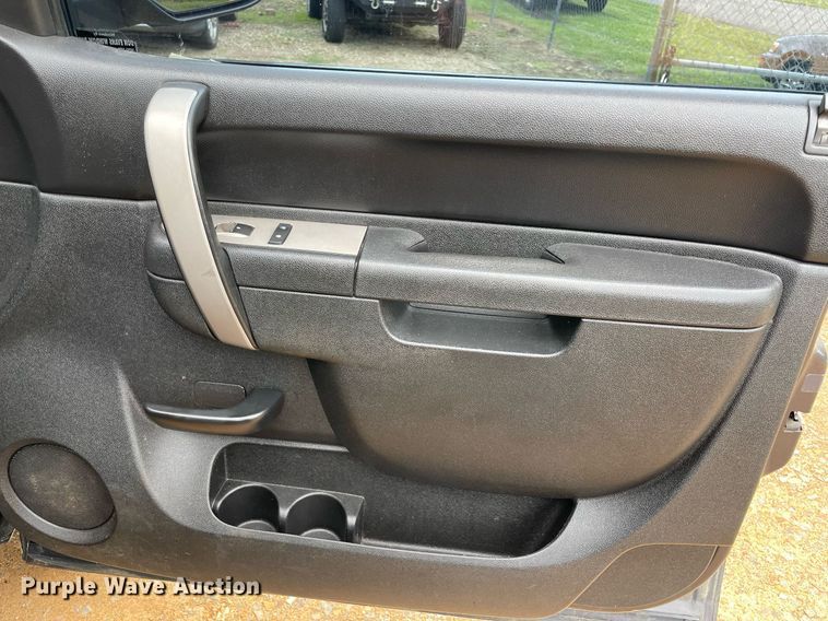 image for item MR9083 2010 Chevrolet Silverado 1500  Ext. Cab pickup truck