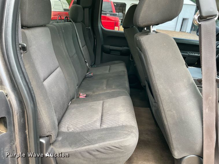 image for item MR9083 2010 Chevrolet Silverado 1500  Ext. Cab pickup truck