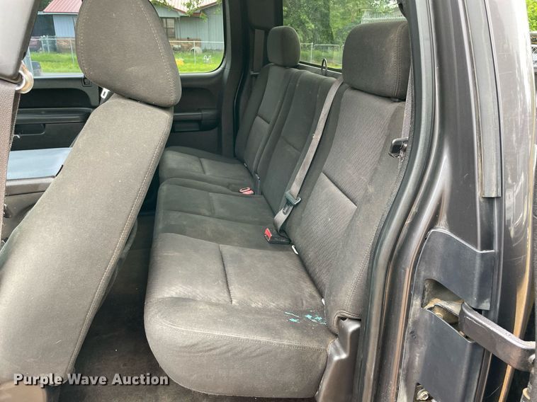 image for item MR9083 2010 Chevrolet Silverado 1500  Ext. Cab pickup truck