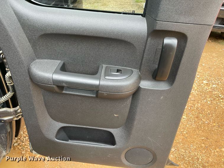 image for item MR9083 2010 Chevrolet Silverado 1500  Ext. Cab pickup truck