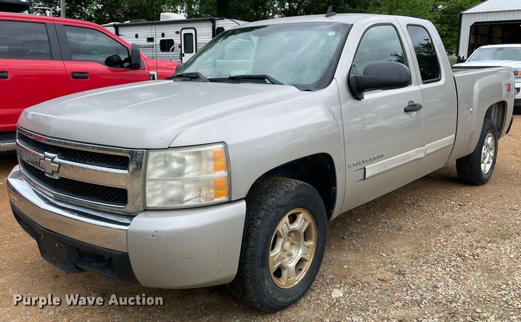 image for item MR9084 2008 Chevrolet Silverado 1500  Ext. Cab pickup truck