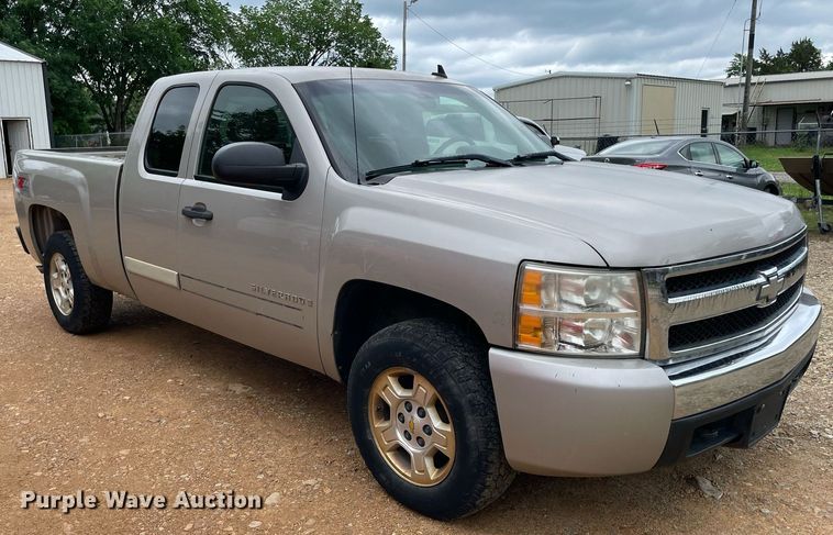 image for item MR9084 2008 Chevrolet Silverado 1500  Ext. Cab pickup truck