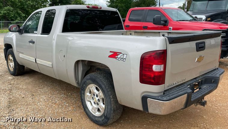 image for item MR9084 2008 Chevrolet Silverado 1500  Ext. Cab pickup truck