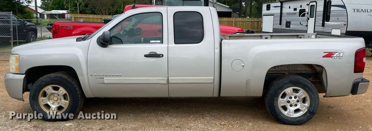 image for item MR9084 2008 Chevrolet Silverado 1500  Ext. Cab pickup truck