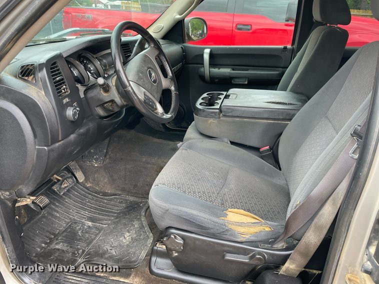 image for item MR9084 2008 Chevrolet Silverado 1500  Ext. Cab pickup truck