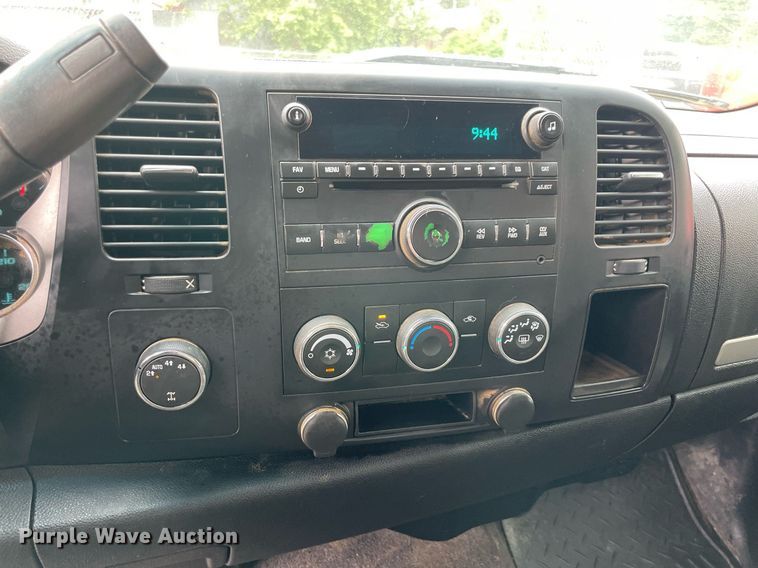 image for item MR9084 2008 Chevrolet Silverado 1500  Ext. Cab pickup truck