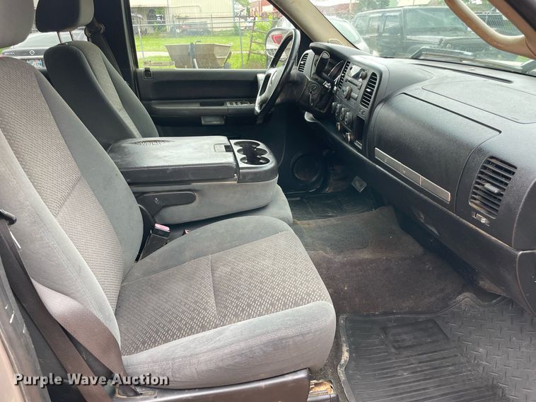 image for item MR9084 2008 Chevrolet Silverado 1500  Ext. Cab pickup truck