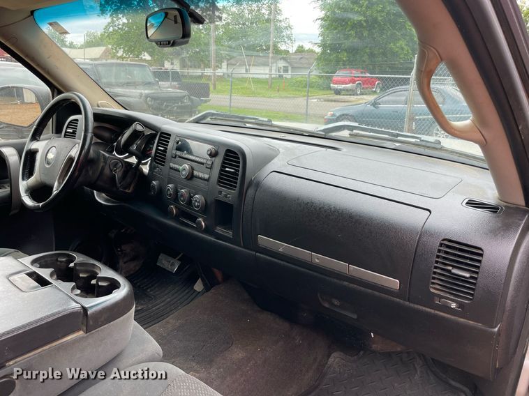 image for item MR9084 2008 Chevrolet Silverado 1500  Ext. Cab pickup truck