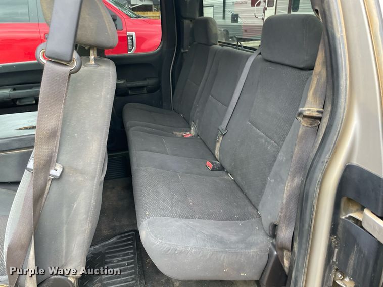 image for item MR9084 2008 Chevrolet Silverado 1500  Ext. Cab pickup truck