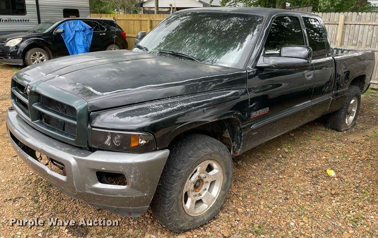 image for item MR9085 2001 Dodge Ram 2500  Quad Cab pickup truck