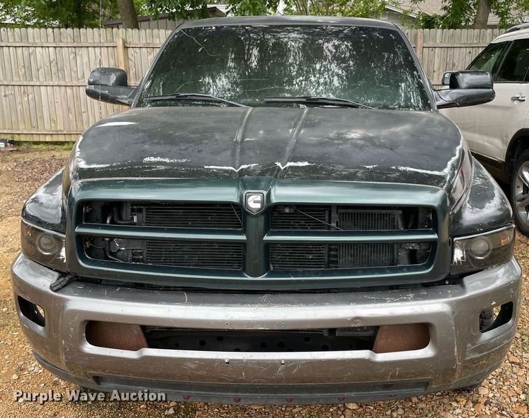 image for item MR9085 2001 Dodge Ram 2500  Quad Cab pickup truck