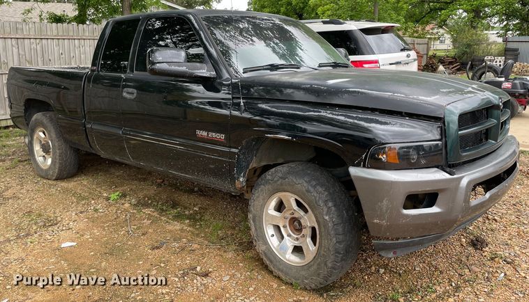 image for item MR9085 2001 Dodge Ram 2500  Quad Cab pickup truck