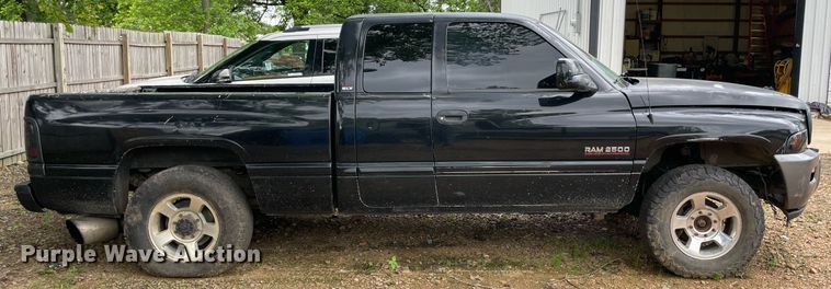 image for item MR9085 2001 Dodge Ram 2500  Quad Cab pickup truck