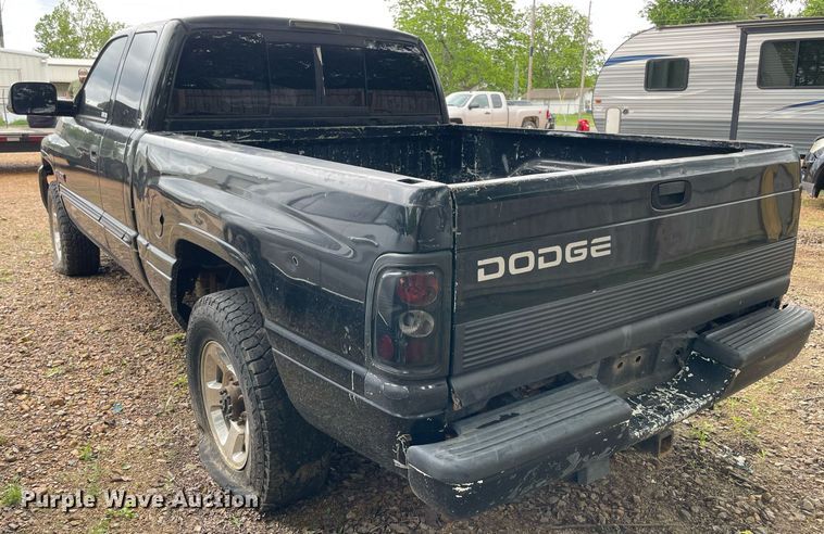 image for item MR9085 2001 Dodge Ram 2500  Quad Cab pickup truck