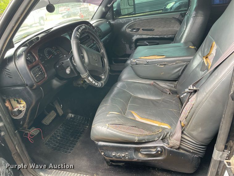 image for item MR9085 2001 Dodge Ram 2500  Quad Cab pickup truck