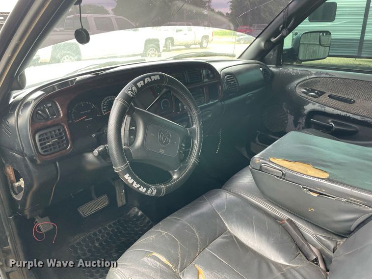 image for item MR9085 2001 Dodge Ram 2500  Quad Cab pickup truck